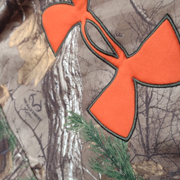 Under Armour - Picture 3 of 4